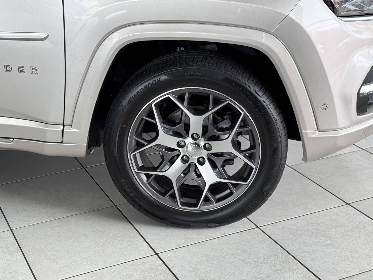 JEEP COMMANDER OVERLAND 2.0 TD380 4X4 7LUG.