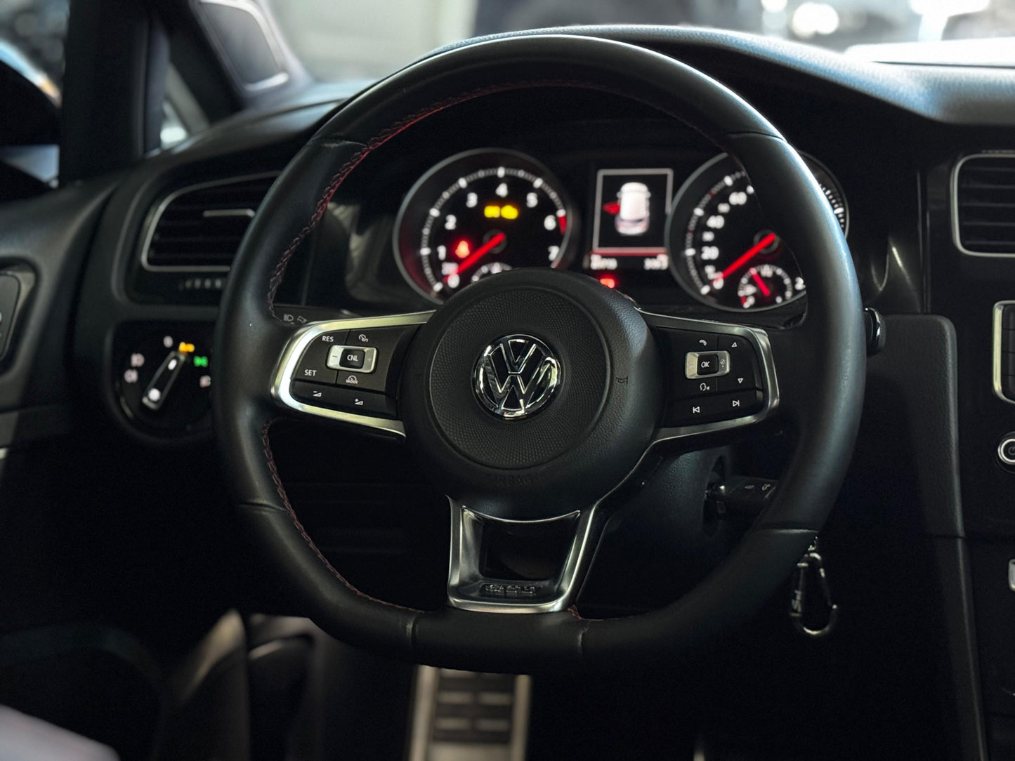 VOLKSWAGEN GOLF GTI 2.0 TSI 220cv GASOLINA AUT.
