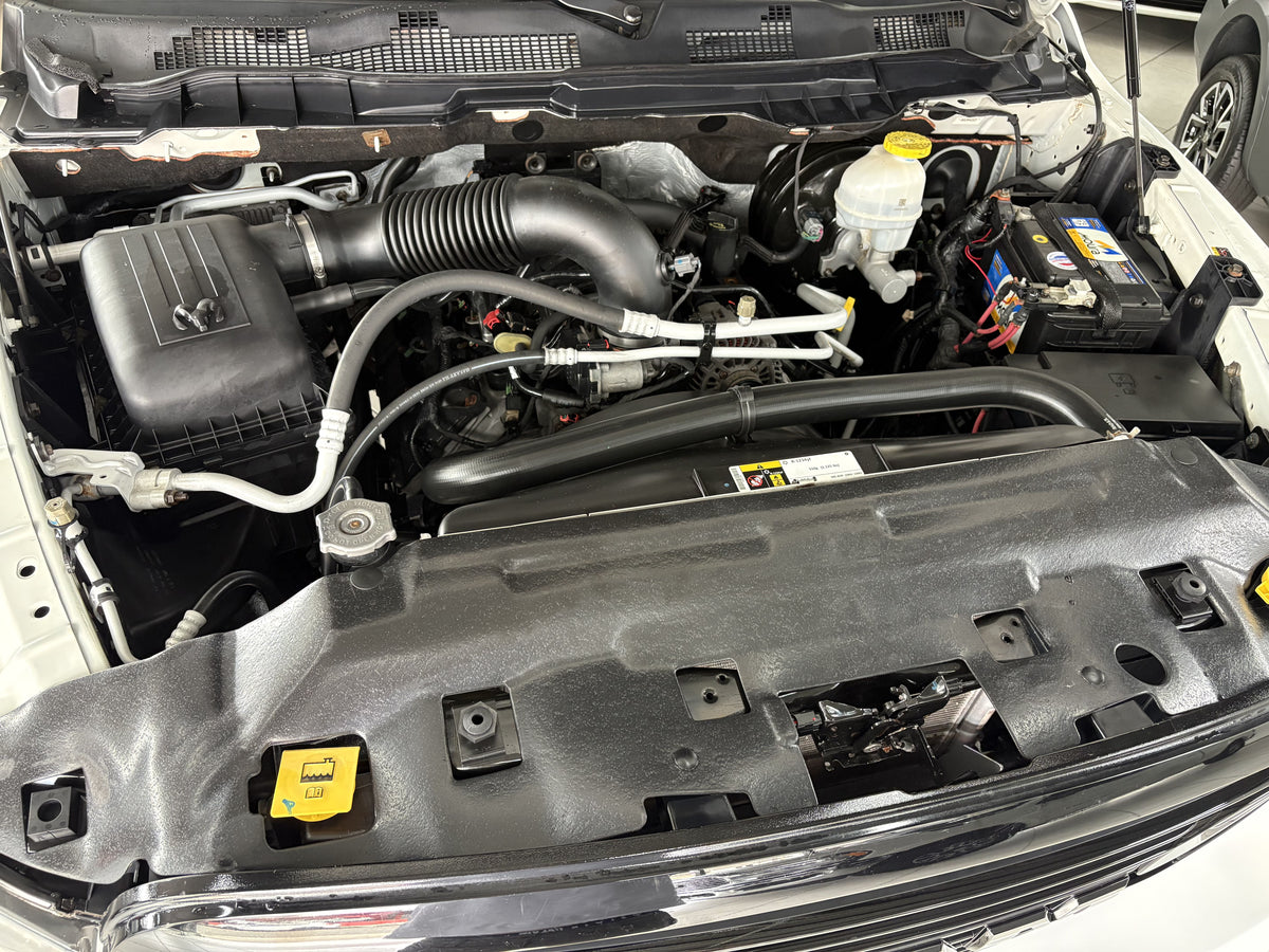 RAM CLASSIC LARAMIE NIGHT EDITION 5.7 V8 GASOLINA 4x4