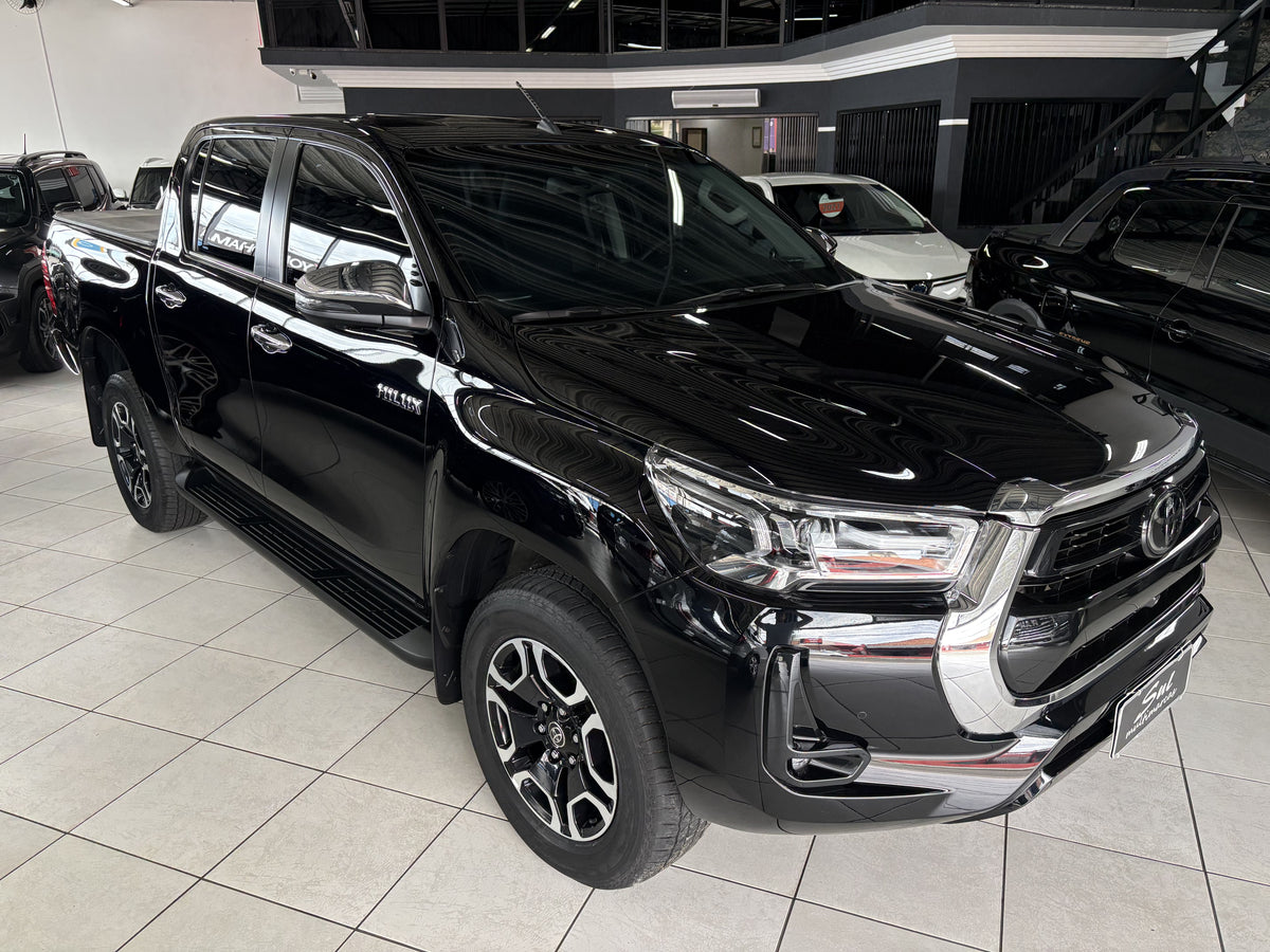 TOYOTA HILUX 2.8 TURBO DIESEL CD SRX 4x4 AUT.