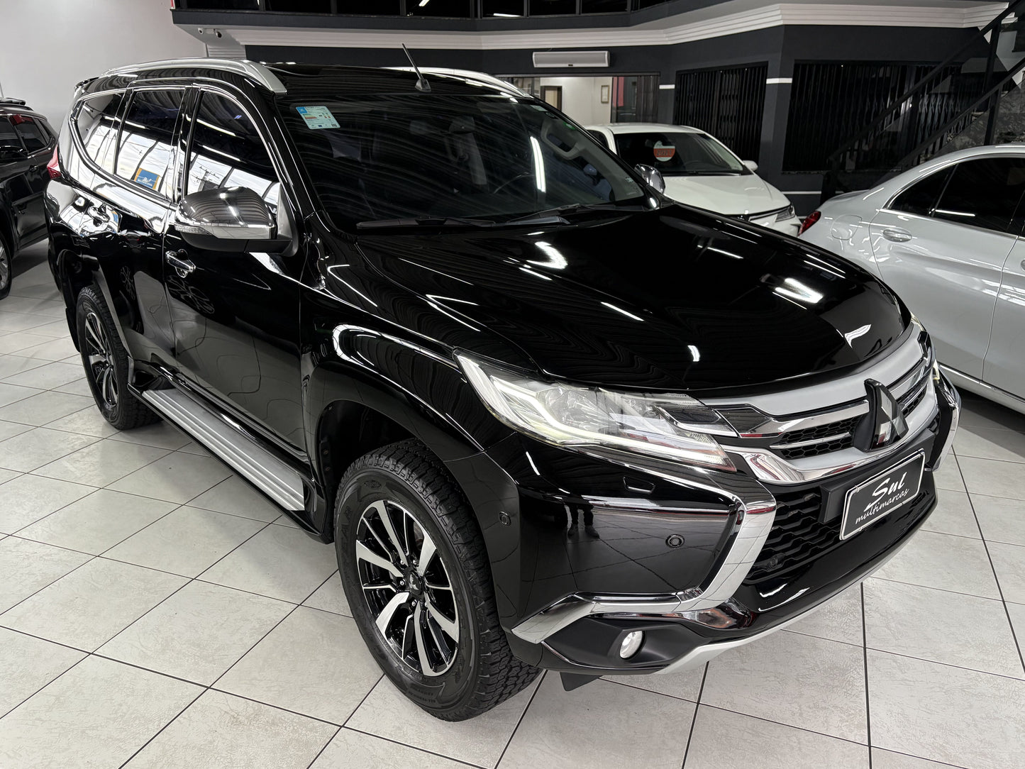 MITSUBISHI PAJERO SPORT HPE 2.4 TURBO DIESEL 4X4