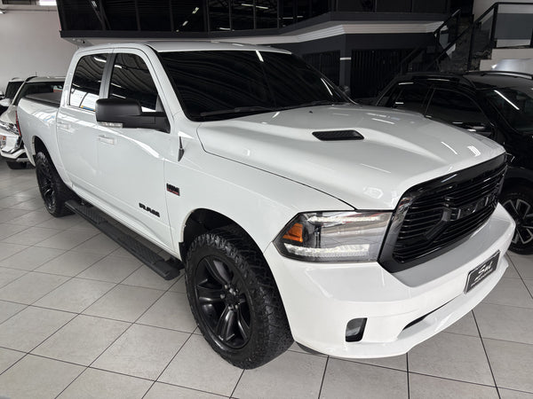 RAM CLASSIC LARAMIE NIGHT EDITION 5.7 V8 GASOLINA 4x4