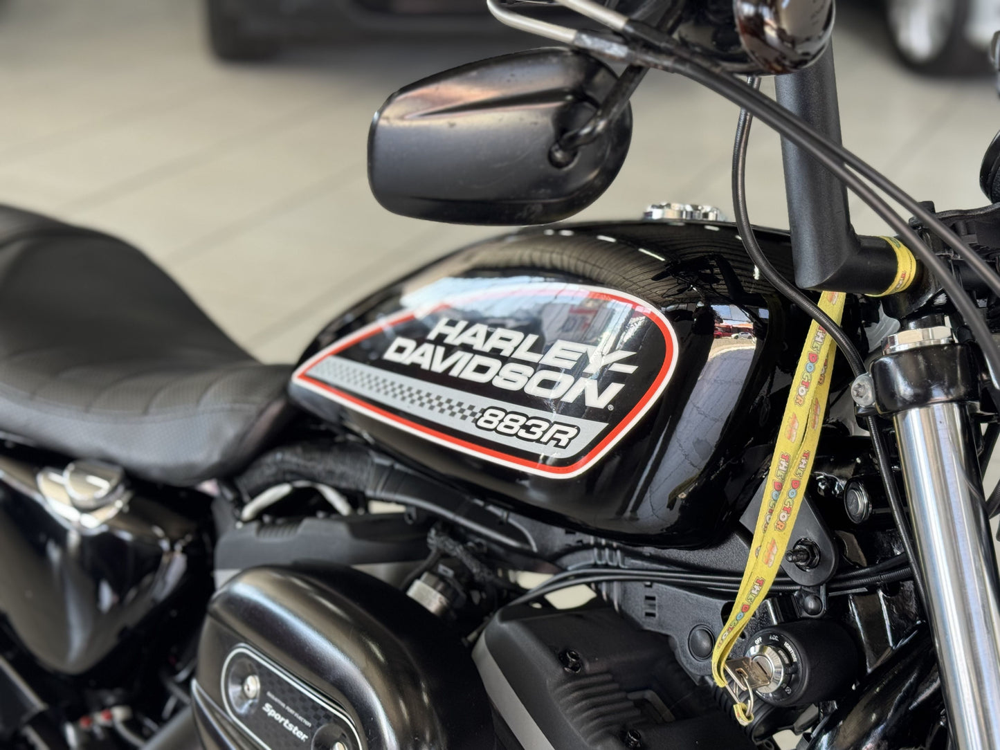 HARLEY DAVIDSON SPORTSTER XL 883 R