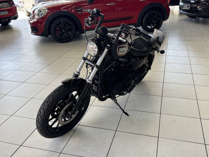 HARLEY DAVIDSON SPORTSTER XL 883 R