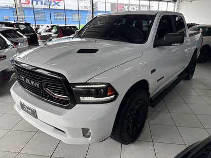 RAM CLASSIC LARAMIE NIGHT EDITION 5.7 V8 GASOLINA 4x4