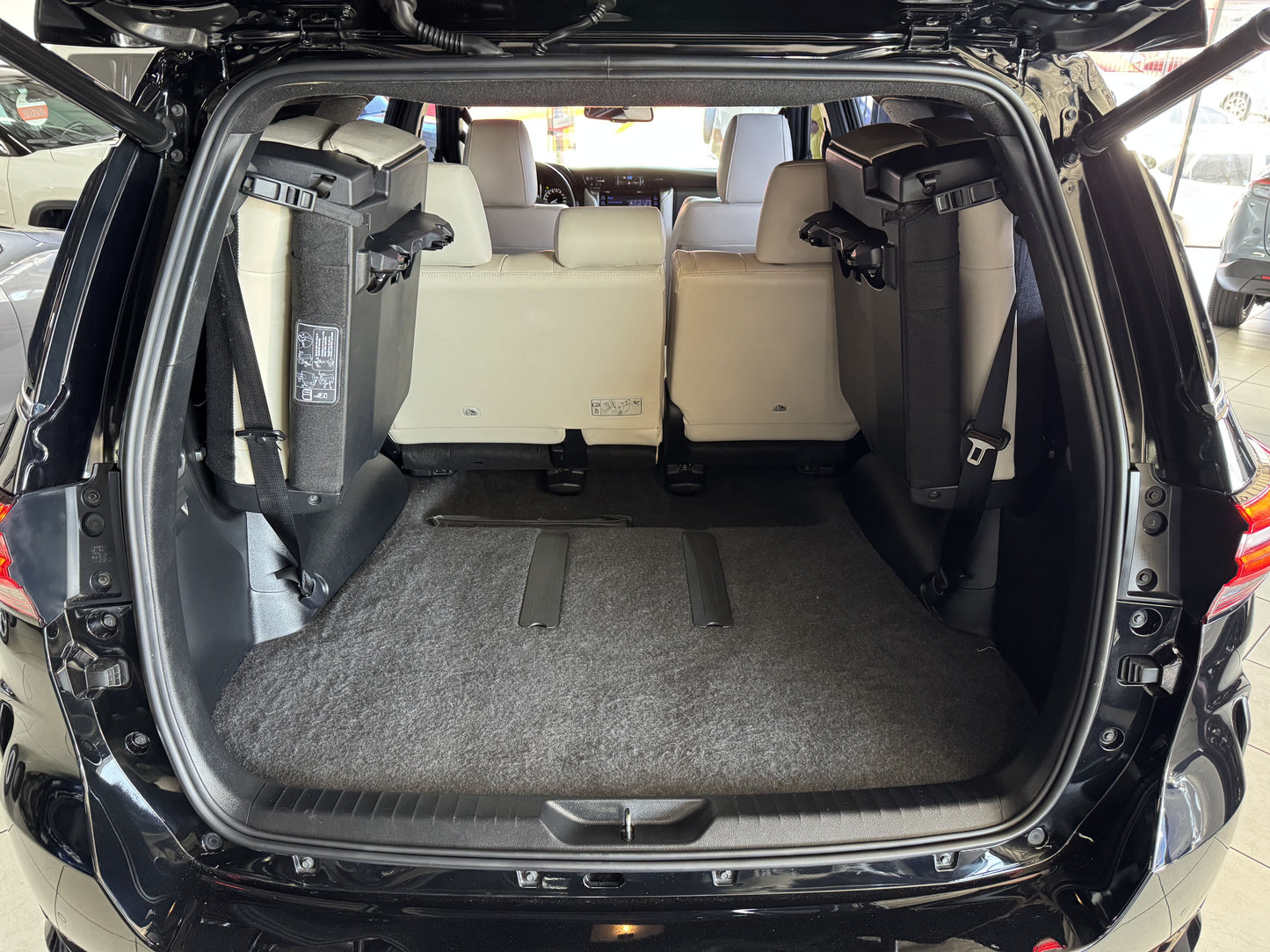 TOYOTA HILUX SW4 DIAMOND  2.8 TURBO DIESEL 7 LUG. 4X4