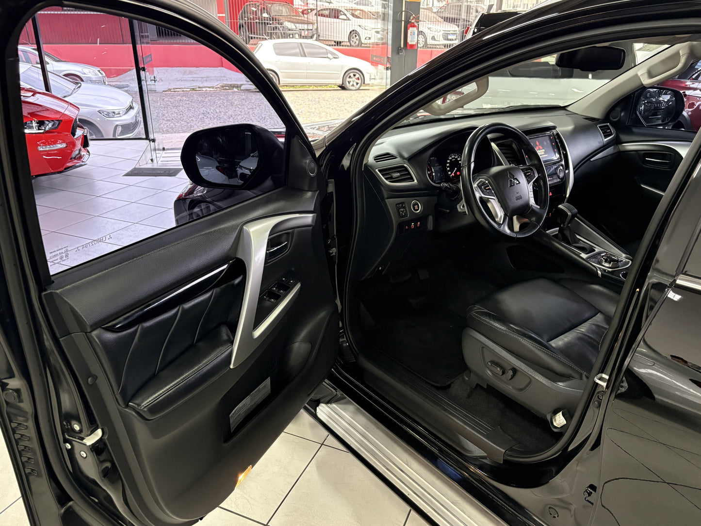 MITSUBISHI PAJERO SPORT HPE 2.4 TURBO DIESEL 4X4