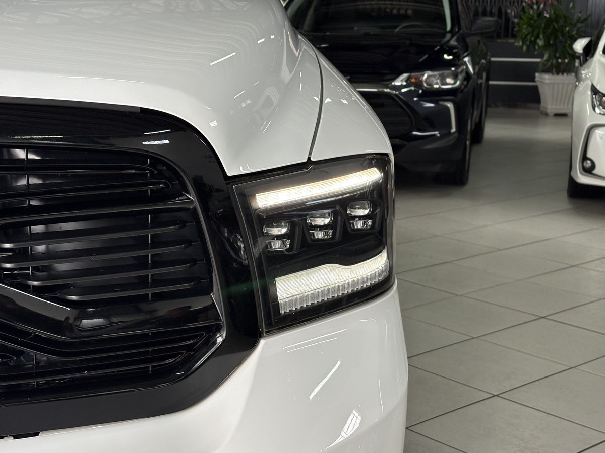 RAM CLASSIC LARAMIE NIGHT EDITION 5.7 V8 GASOLINA 4x4