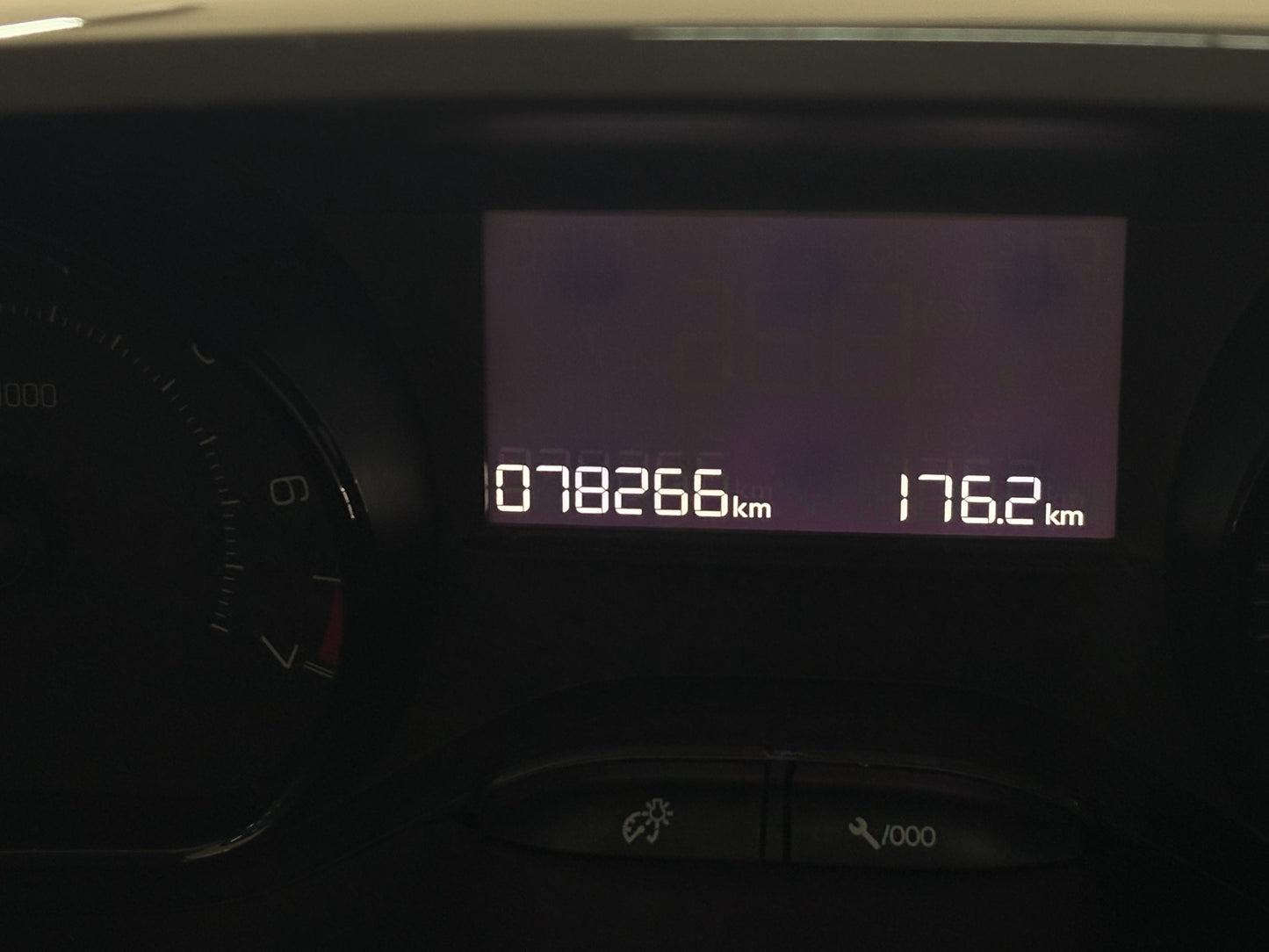 PEUGEOT 2008 ALLURE 1.6 AT