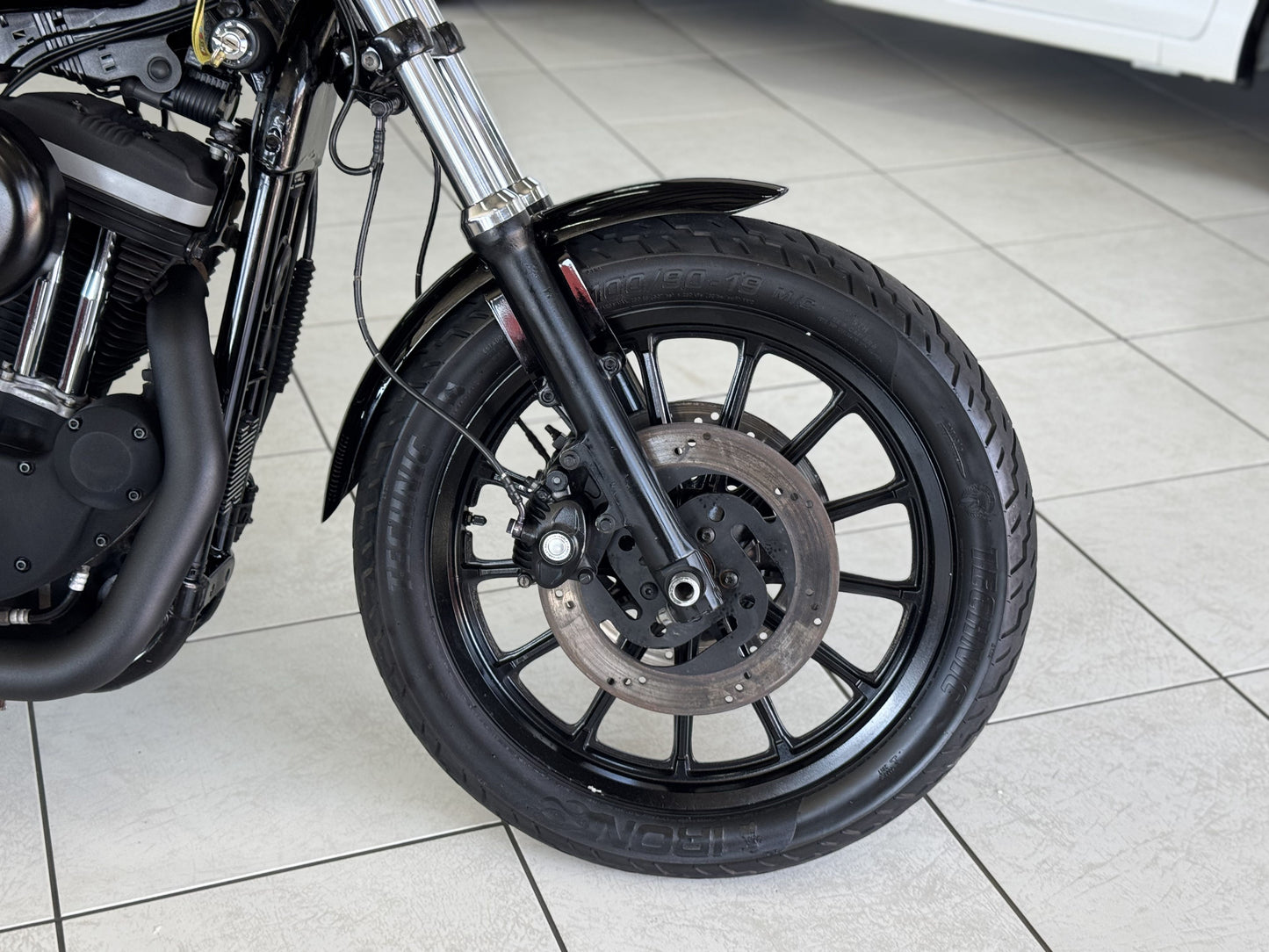 HARLEY DAVIDSON SPORTSTER XL 883 R