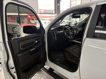 RAM CLASSIC LARAMIE NIGHT EDITION 5.7 V8 GASOLINA 4x4