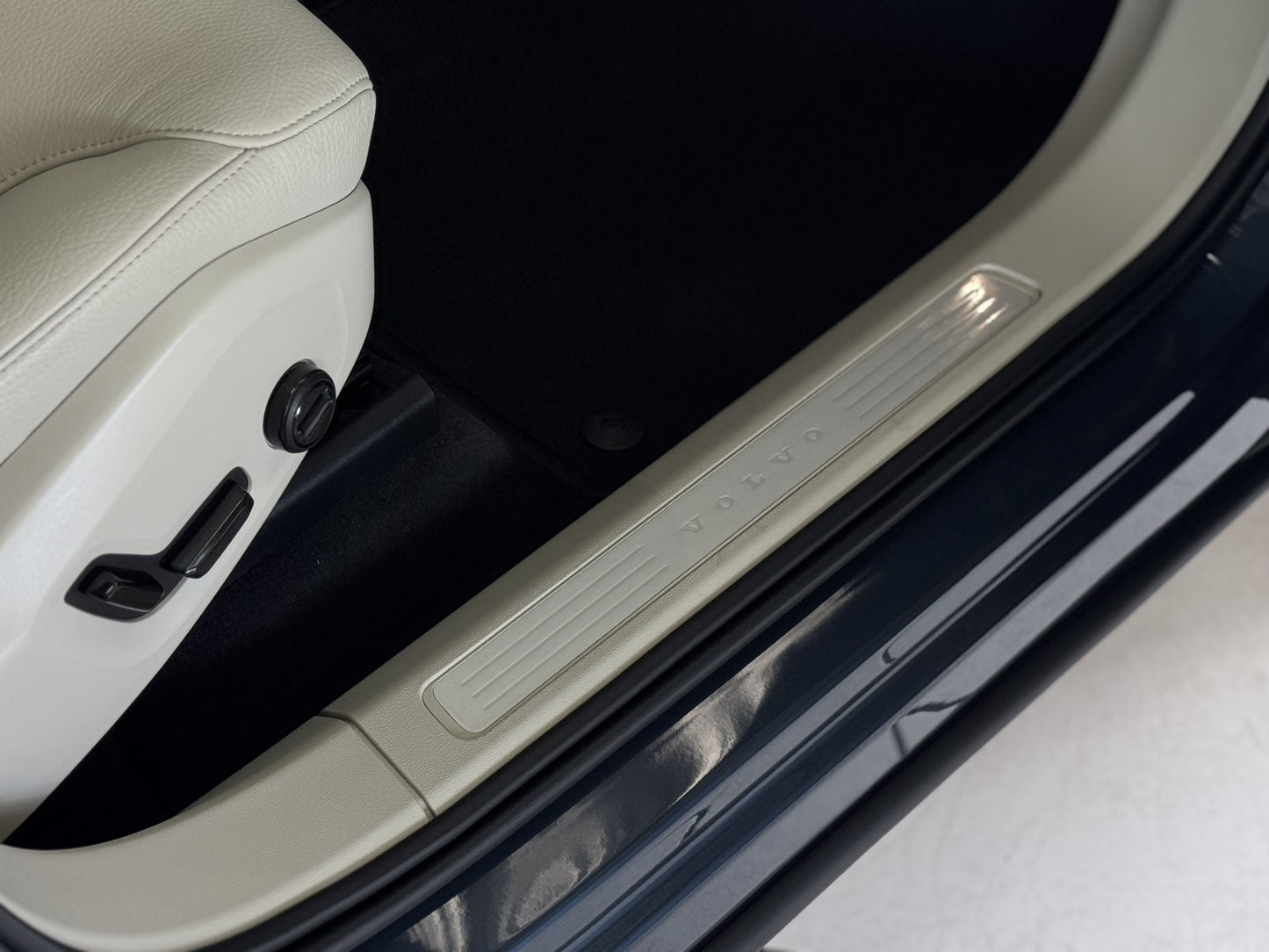 VOLVO XC60 MOMENTUM 2.0 T5 GASOLINA 254CV