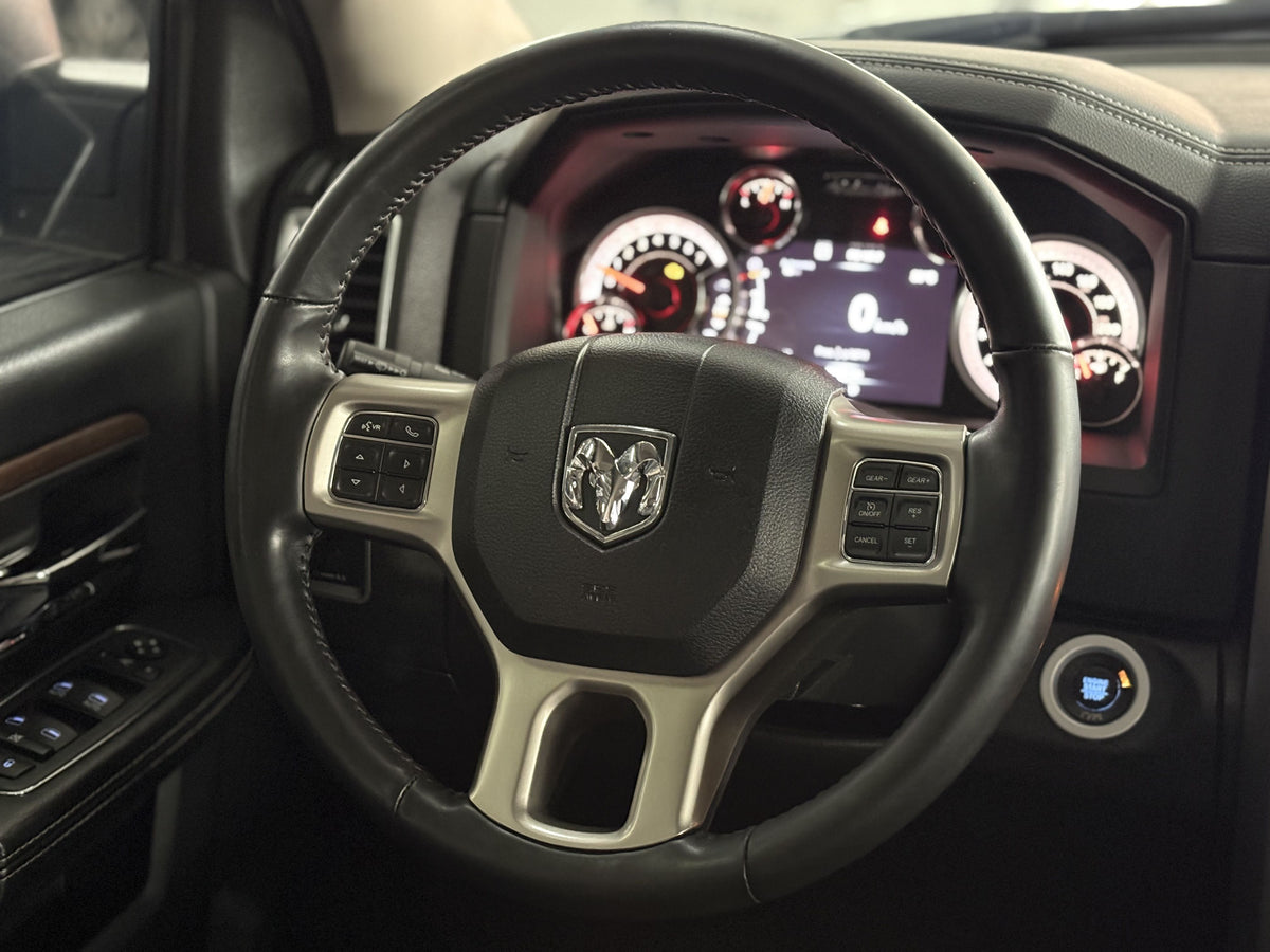 RAM CLASSIC LARAMIE NIGHT EDITION 5.7 V8 GASOLINA 4x4