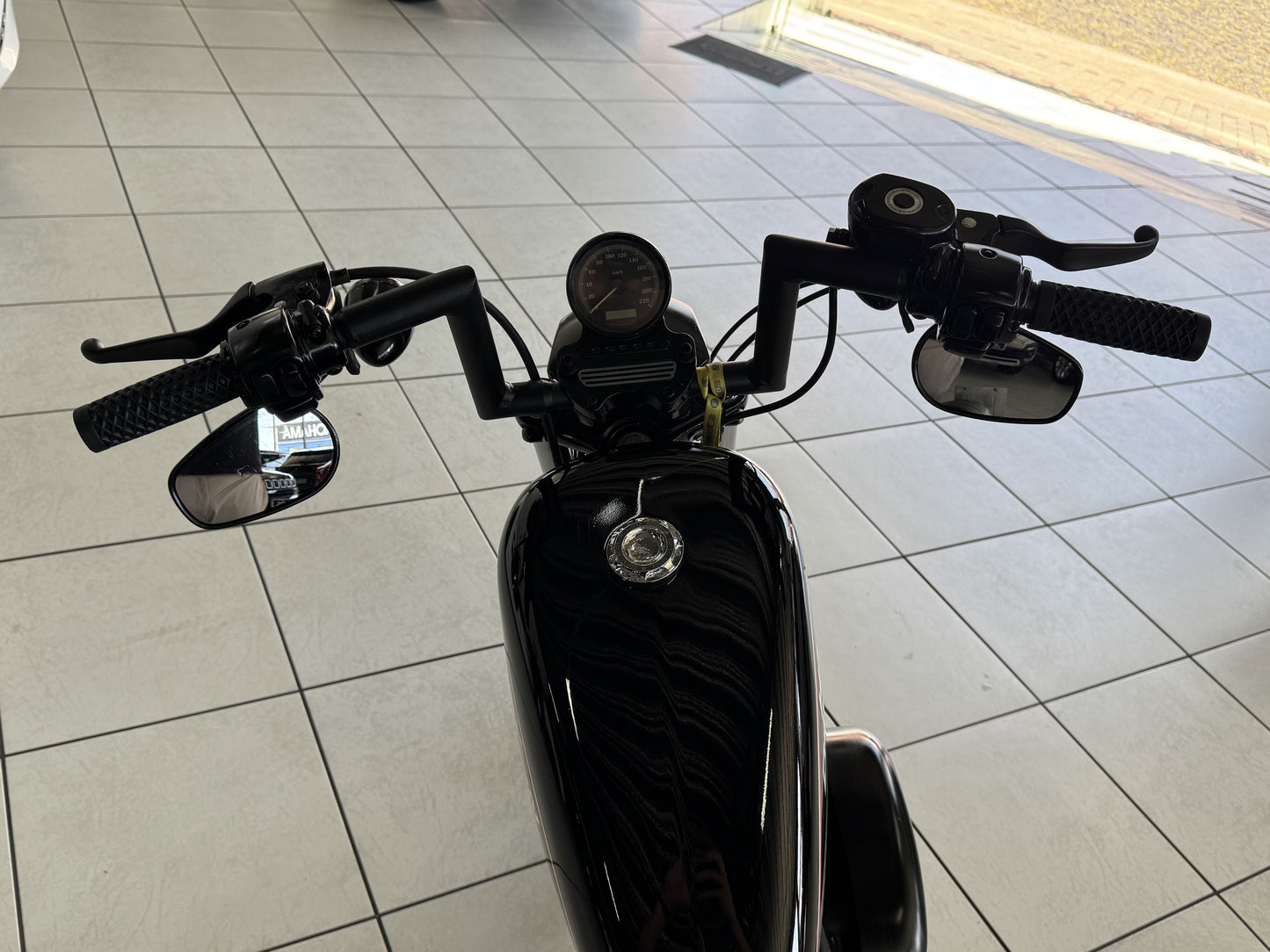 HARLEY DAVIDSON SPORTSTER XL 883 R
