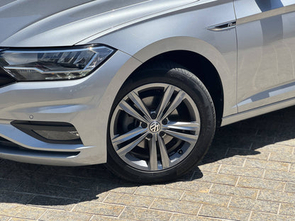 VOLKSWAGEN JETTA R-LINE 1.4 250 TSI FLEX AUT.