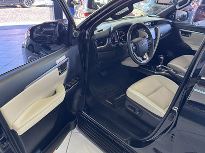 TOYOTA HILUX SW4 DIAMOND  2.8 TURBO DIESEL 7 LUG. 4X4