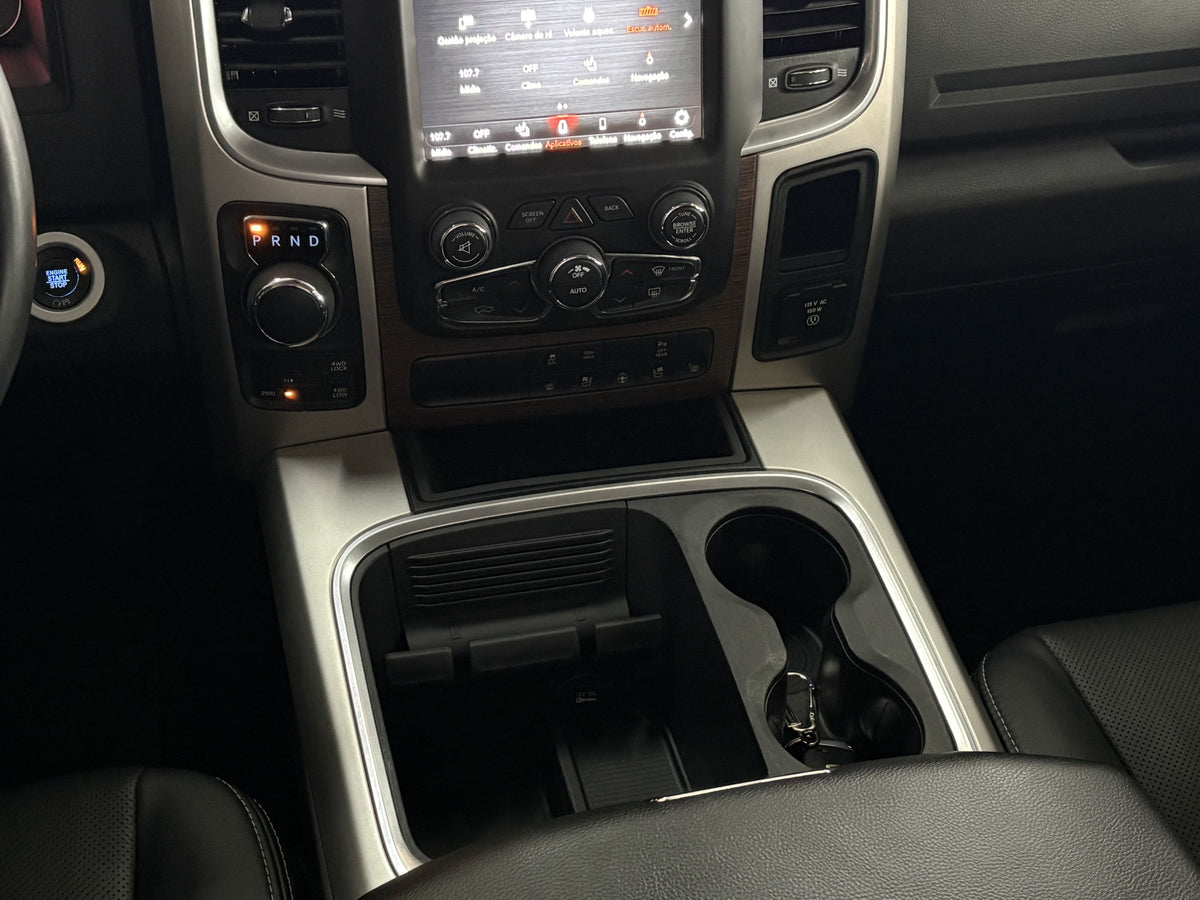 RAM CLASSIC LARAMIE NIGHT EDITION 5.7 V8 GASOLINA 4x4
