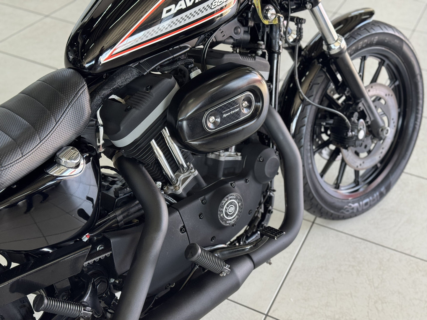 HARLEY DAVIDSON SPORTSTER XL 883 R