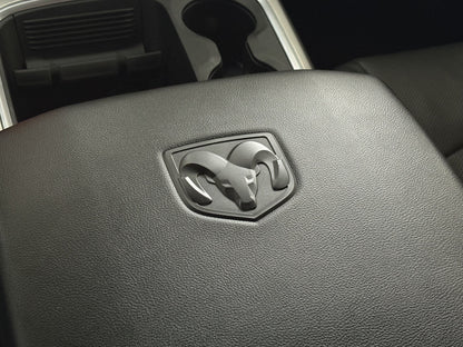 RAM CLASSIC LARAMIE NIGHT EDITION 5.7 V8 GASOLINA 4x4