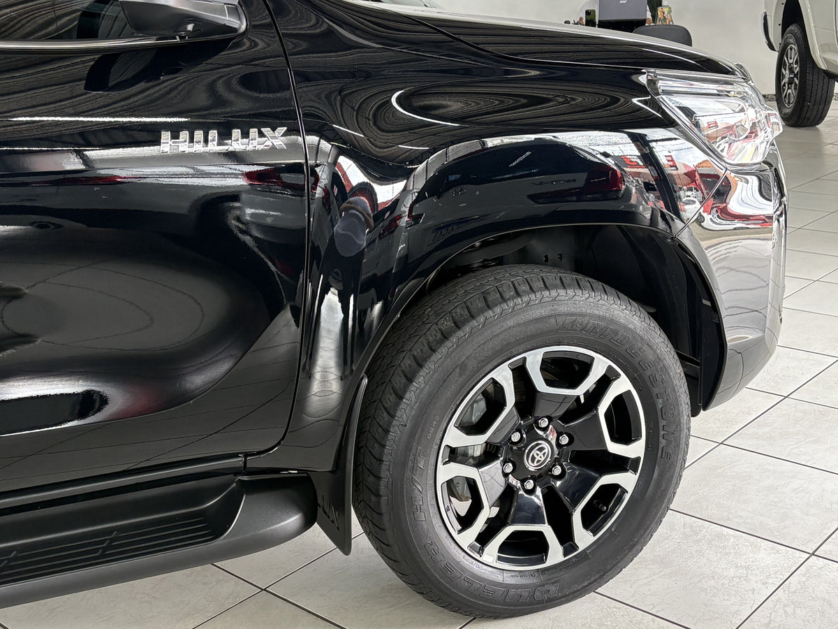 TOYOTA HILUX 2.8 TURBO DIESEL CD SRX 4x4 AUT.