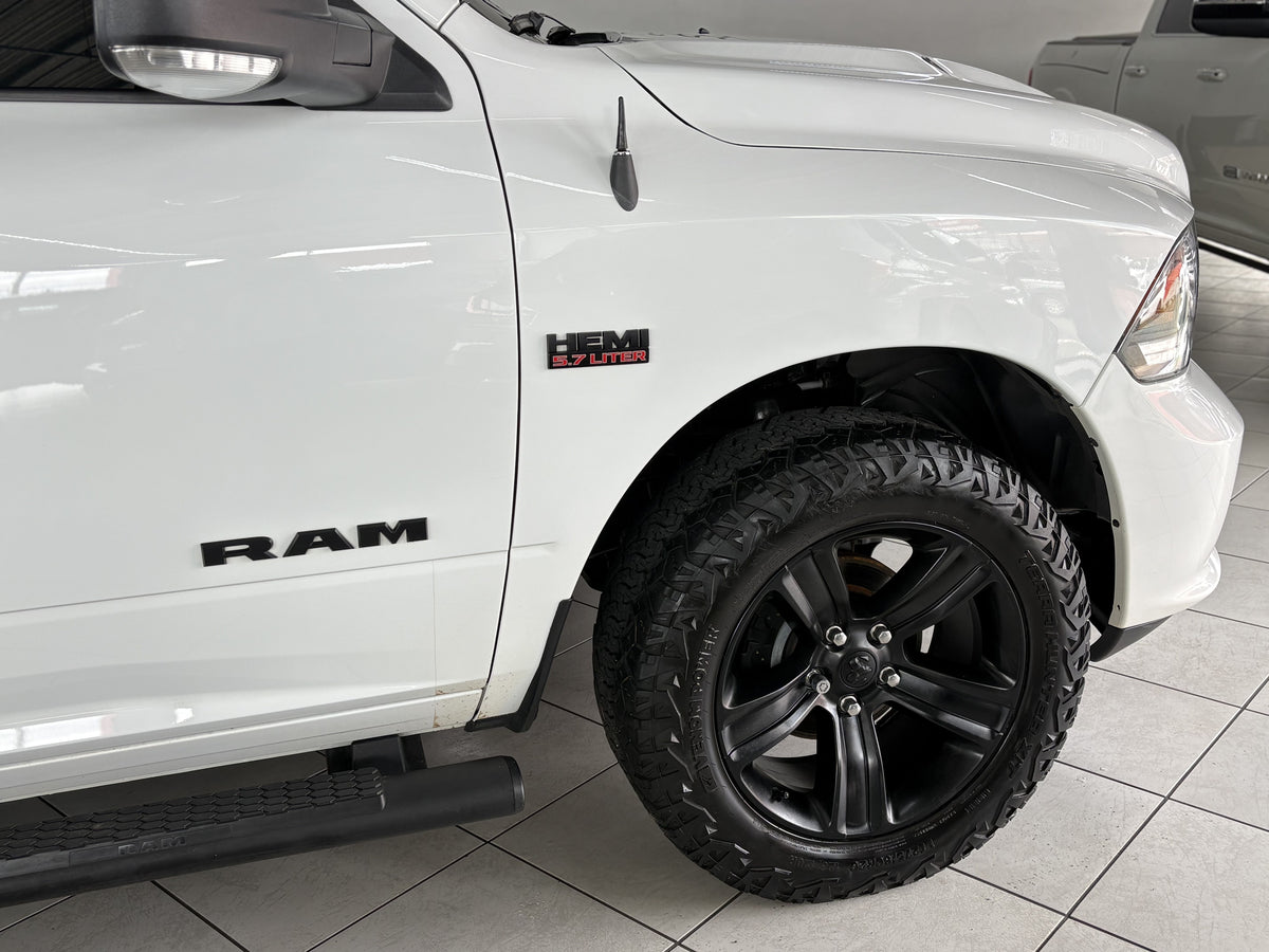 RAM CLASSIC LARAMIE NIGHT EDITION 5.7 V8 GASOLINA 4x4