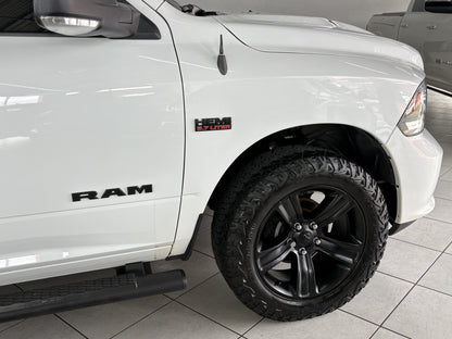 RAM CLASSIC LARAMIE NIGHT EDITION 5.7 V8 GASOLINA 4x4