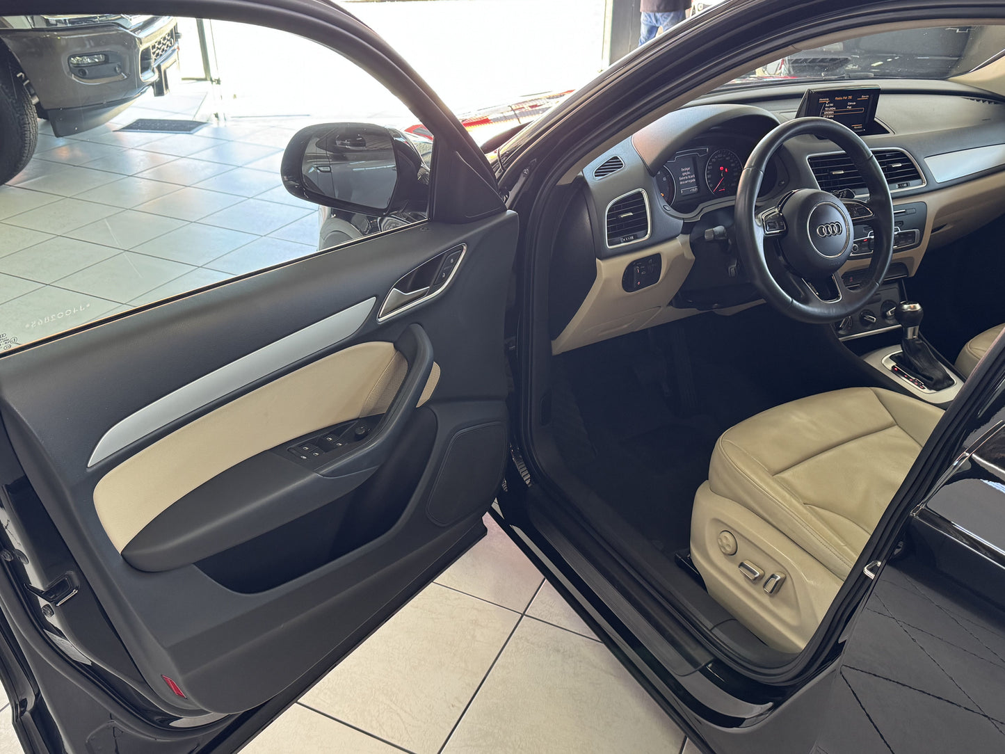 AUDI Q3 1.4 TFSI ATTRACTION FLEX AUT.