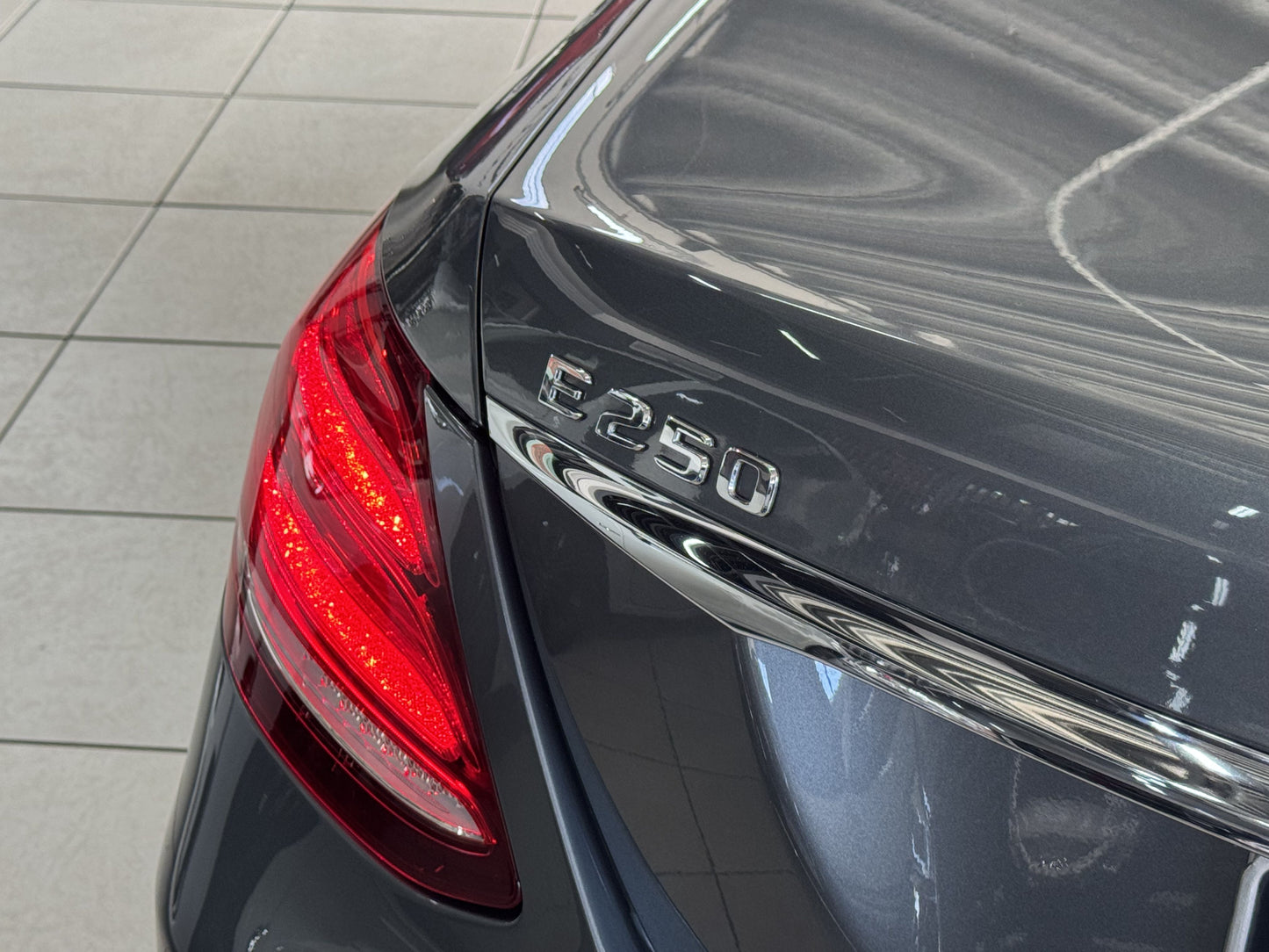 MERCEDES-BENZ E 250 AVANTGARDE 2.0 CGI GASOLINA