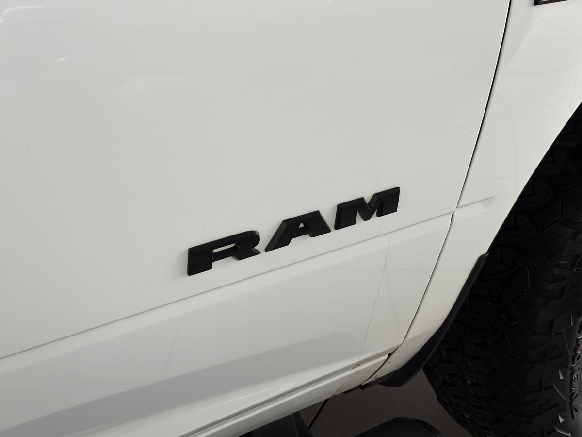RAM CLASSIC LARAMIE NIGHT EDITION 5.7 V8 GASOLINA 4x4