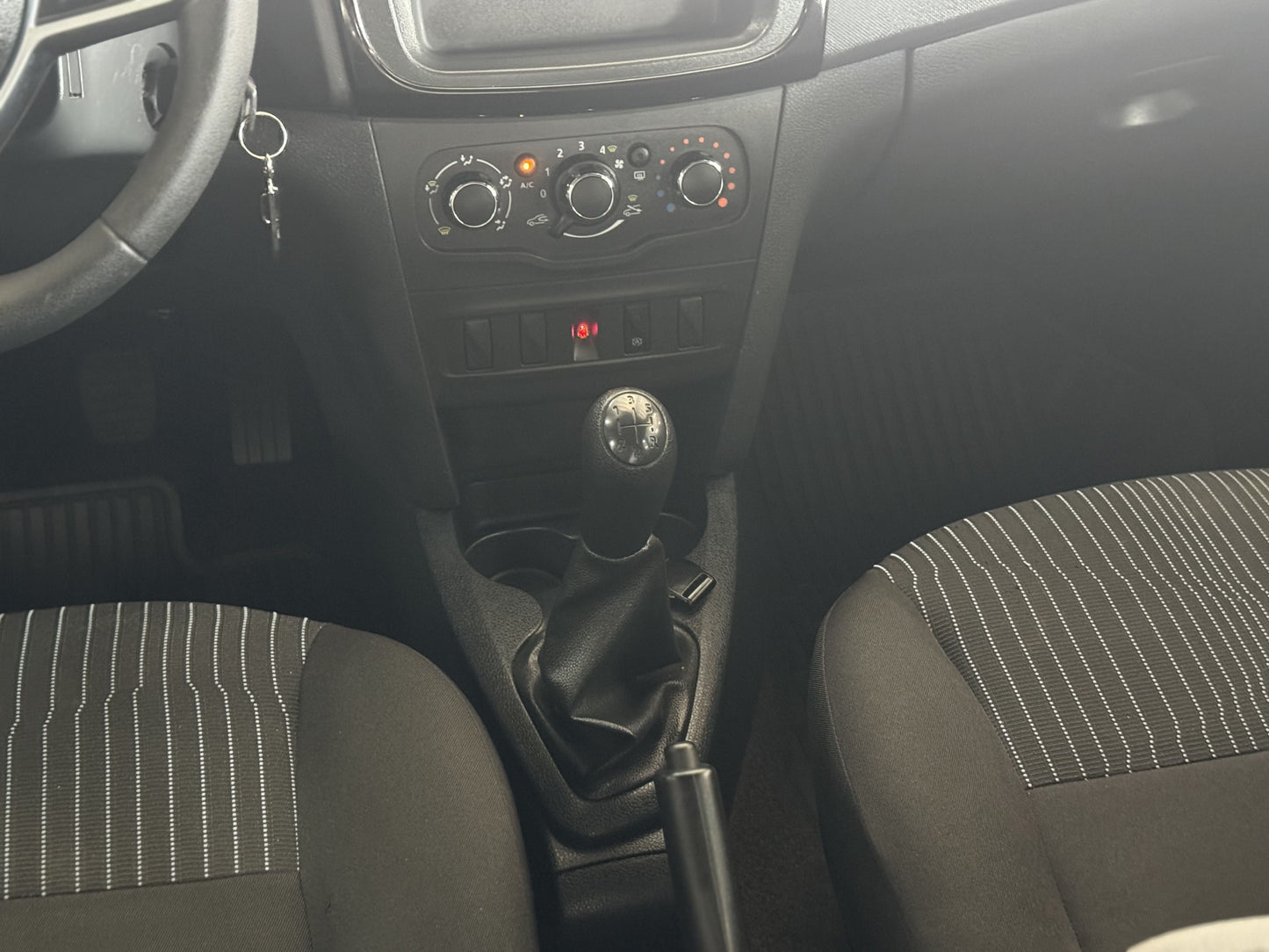 RENAULT LOGAN LIFE 1.0 FLEX MANUAL