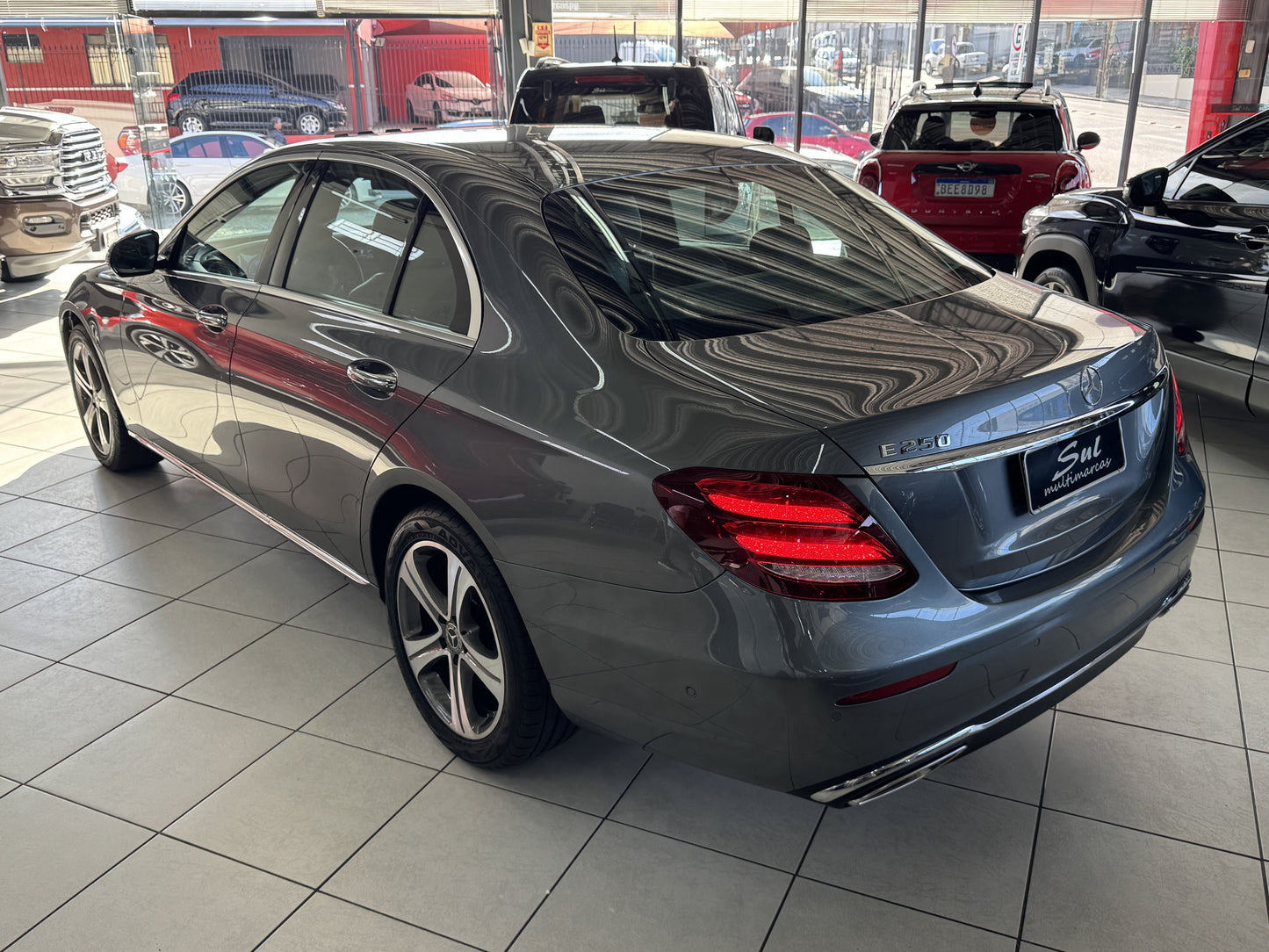 MERCEDES-BENZ E 250 AVANTGARDE 2.0 CGI GASOLINA