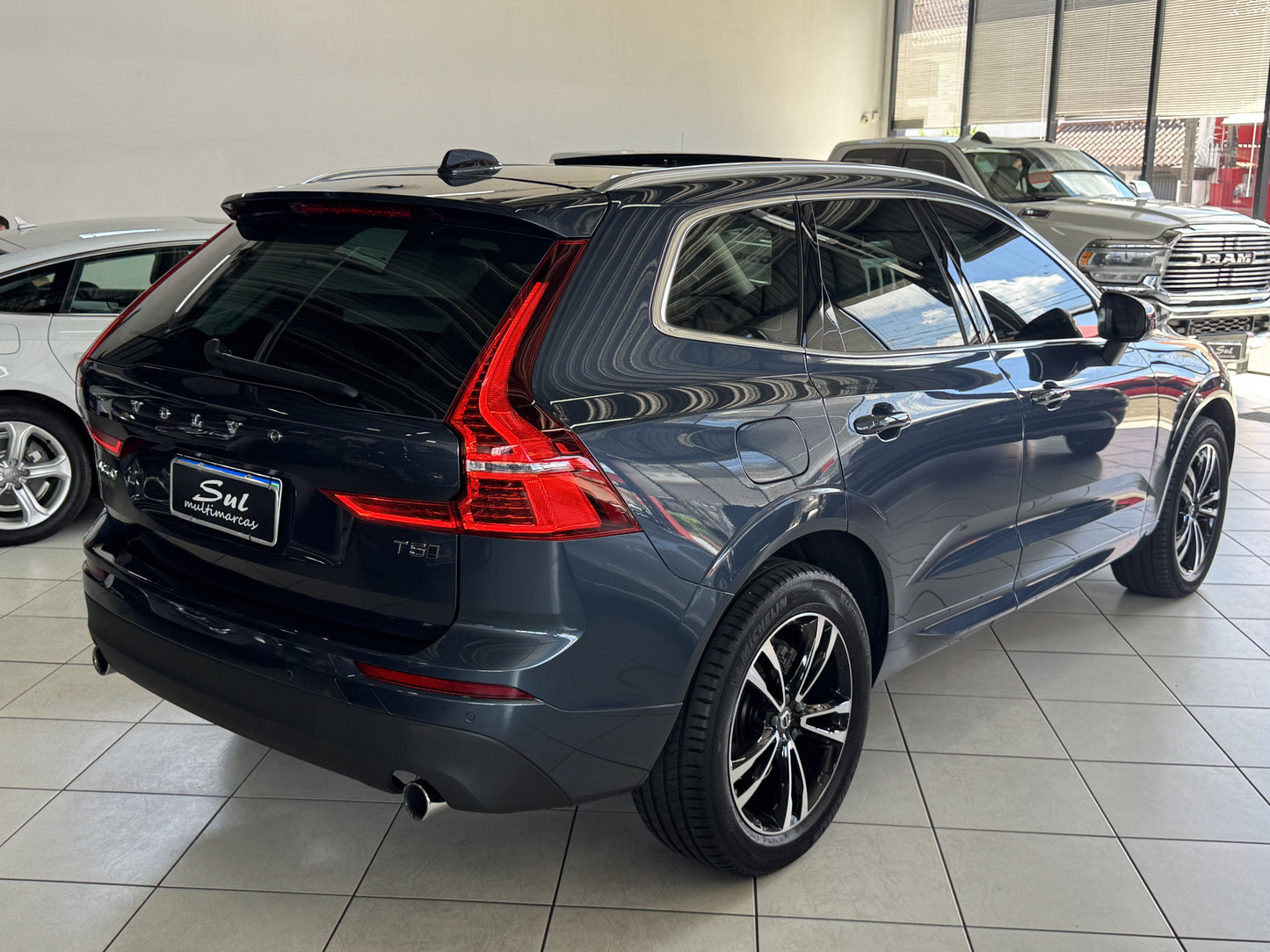 VOLVO XC60 MOMENTUM 2.0 T5 GASOLINA 254CV