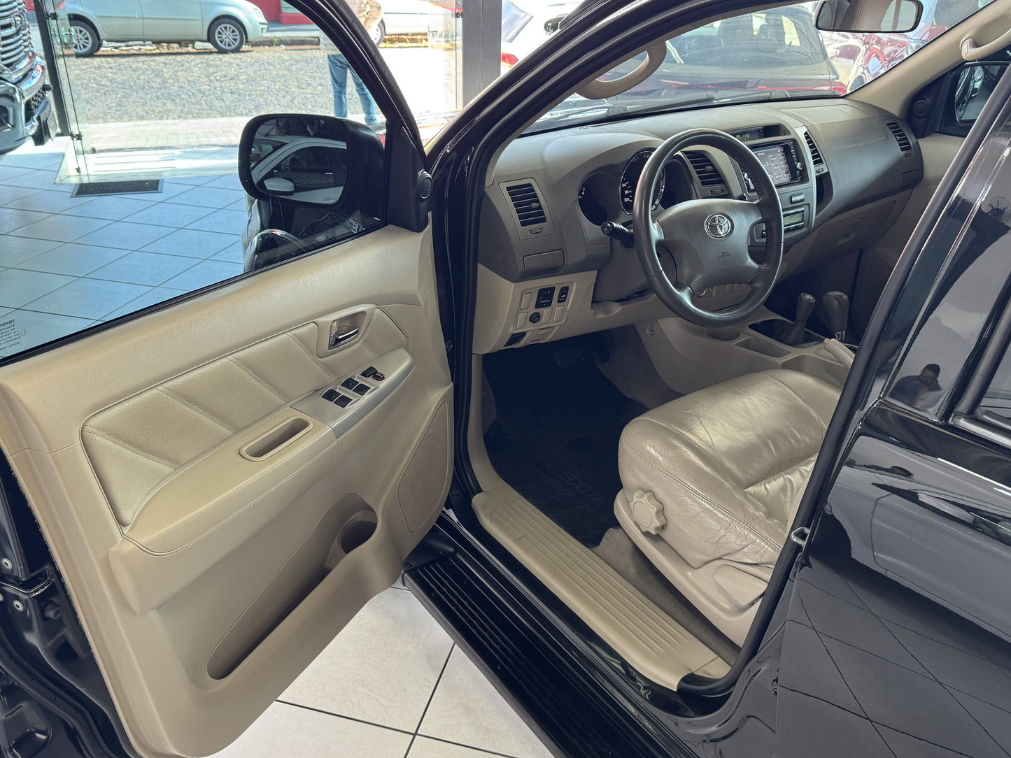 TOYOTA HILUX SW4 SRV TURBO DIESEL 4X4
