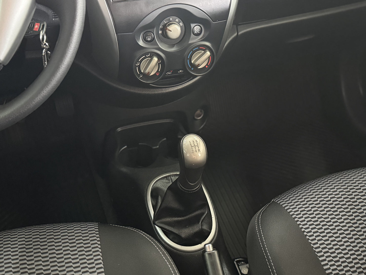 NISSAN MARCH SV 1.0 FLEX MANUAL