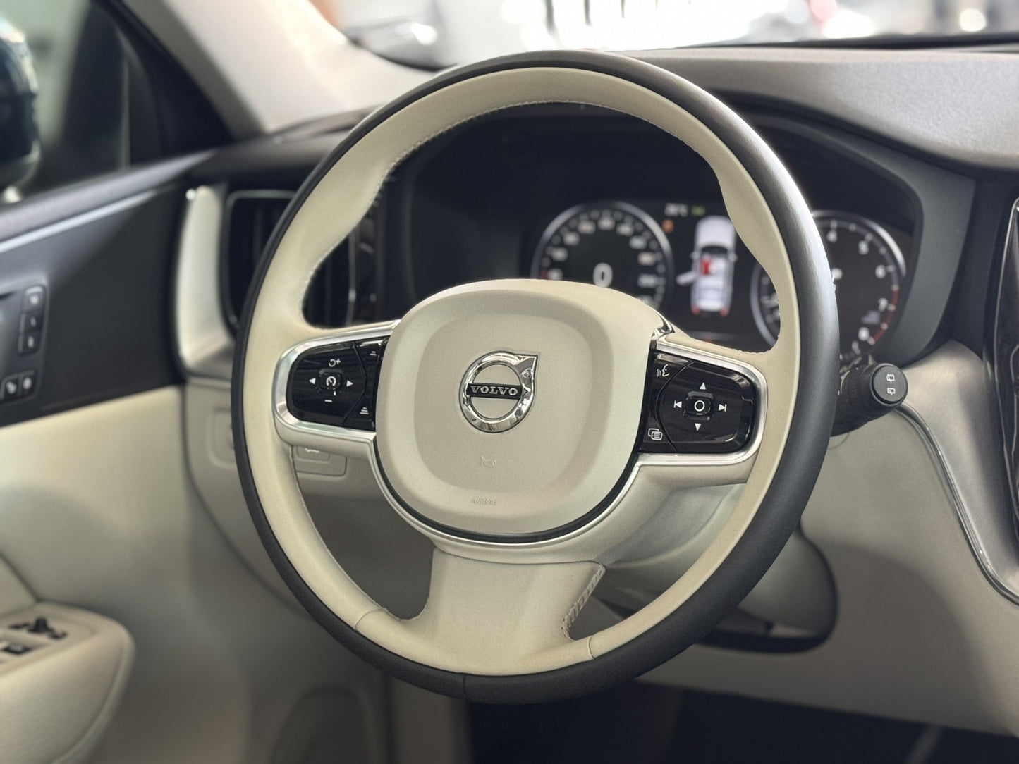 VOLVO XC60 MOMENTUM 2.0 T5 GASOLINA 254CV