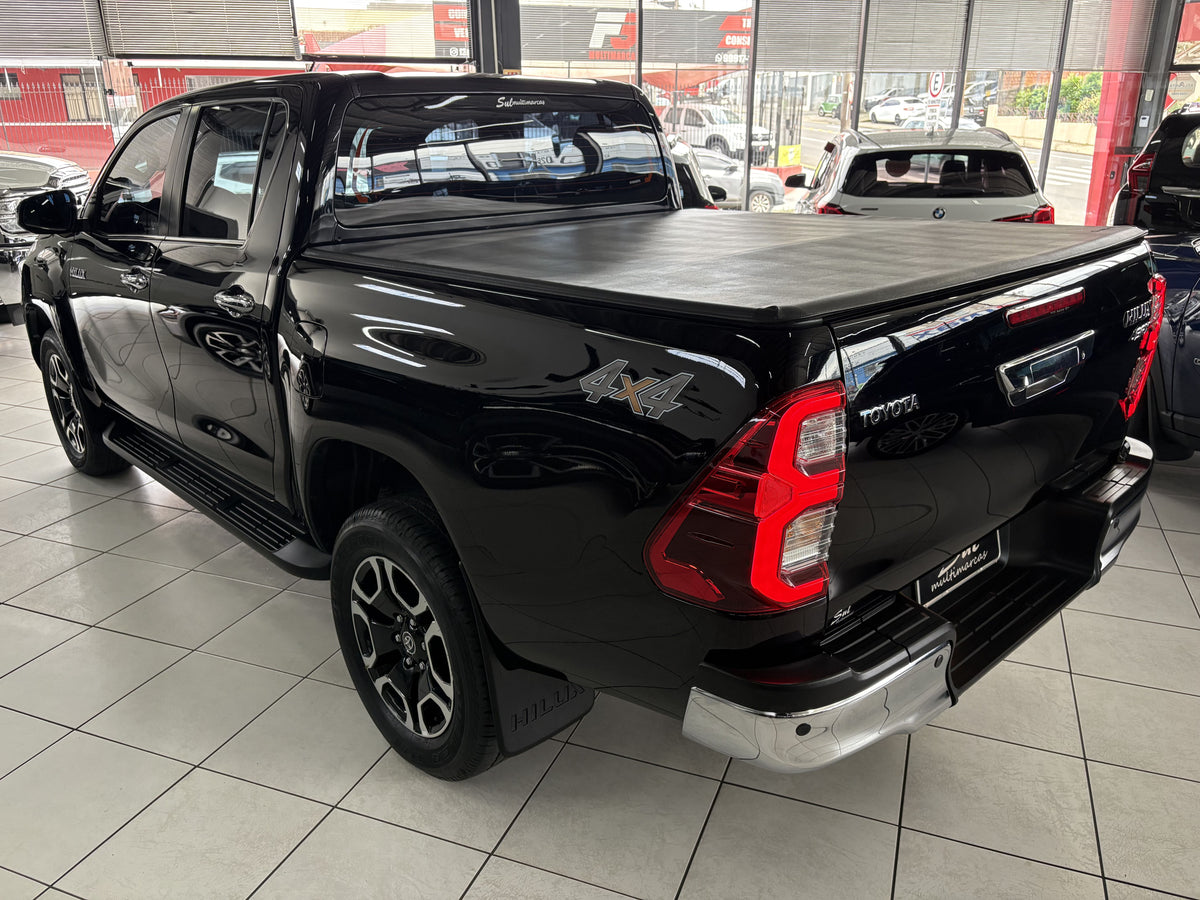 TOYOTA HILUX 2.8 TURBO DIESEL CD SRX 4x4 AUT.