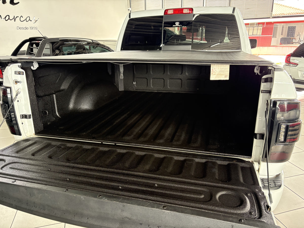 RAM CLASSIC LARAMIE NIGHT EDITION 5.7 V8 GASOLINA 4x4