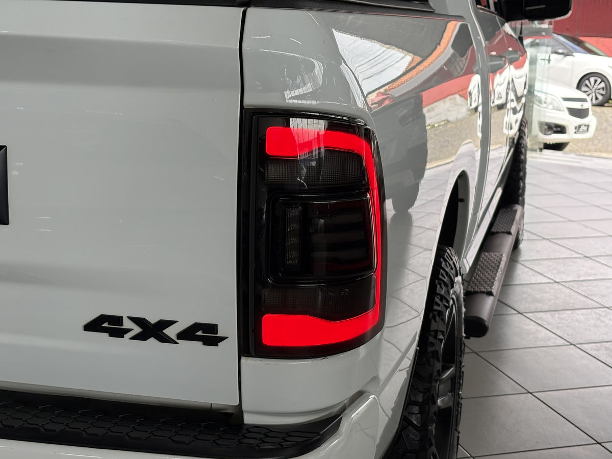 RAM CLASSIC LARAMIE NIGHT EDITION 5.7 V8 GASOLINA 4x4