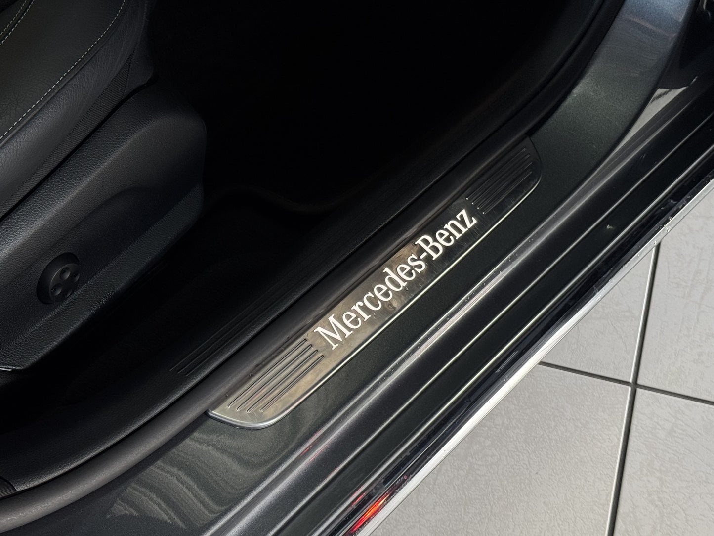 MERCEDES-BENZ E 250 AVANTGARDE 2.0 CGI GASOLINA