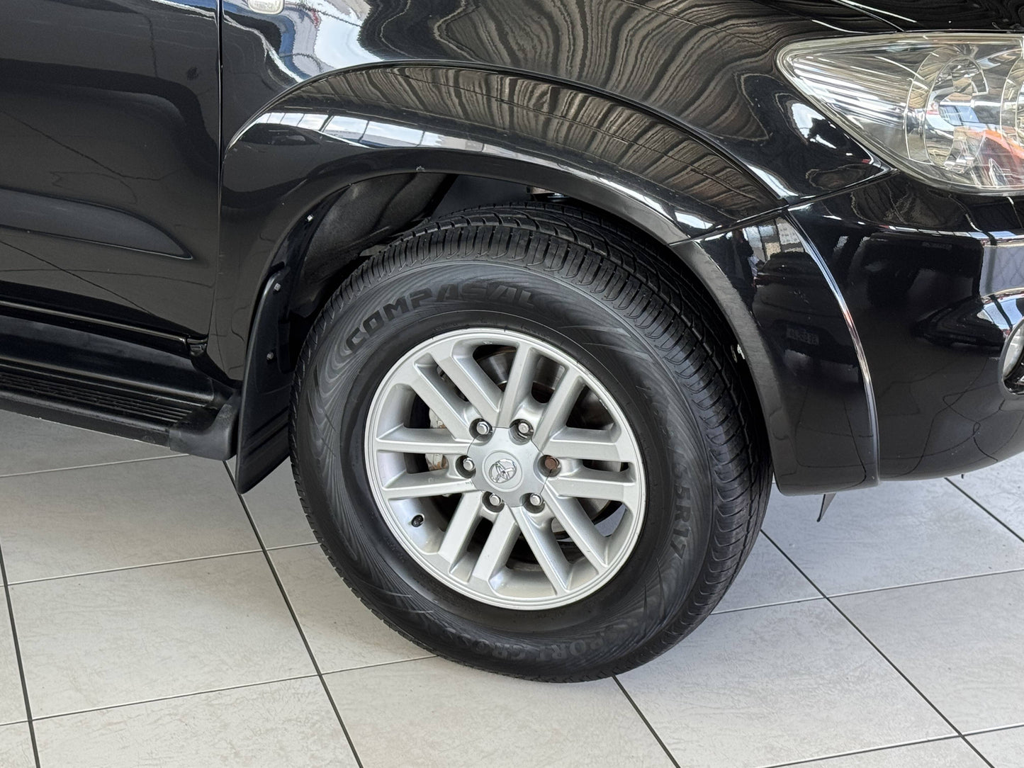 TOYOTA HILUX SW4 SRV TURBO DIESEL 4X4